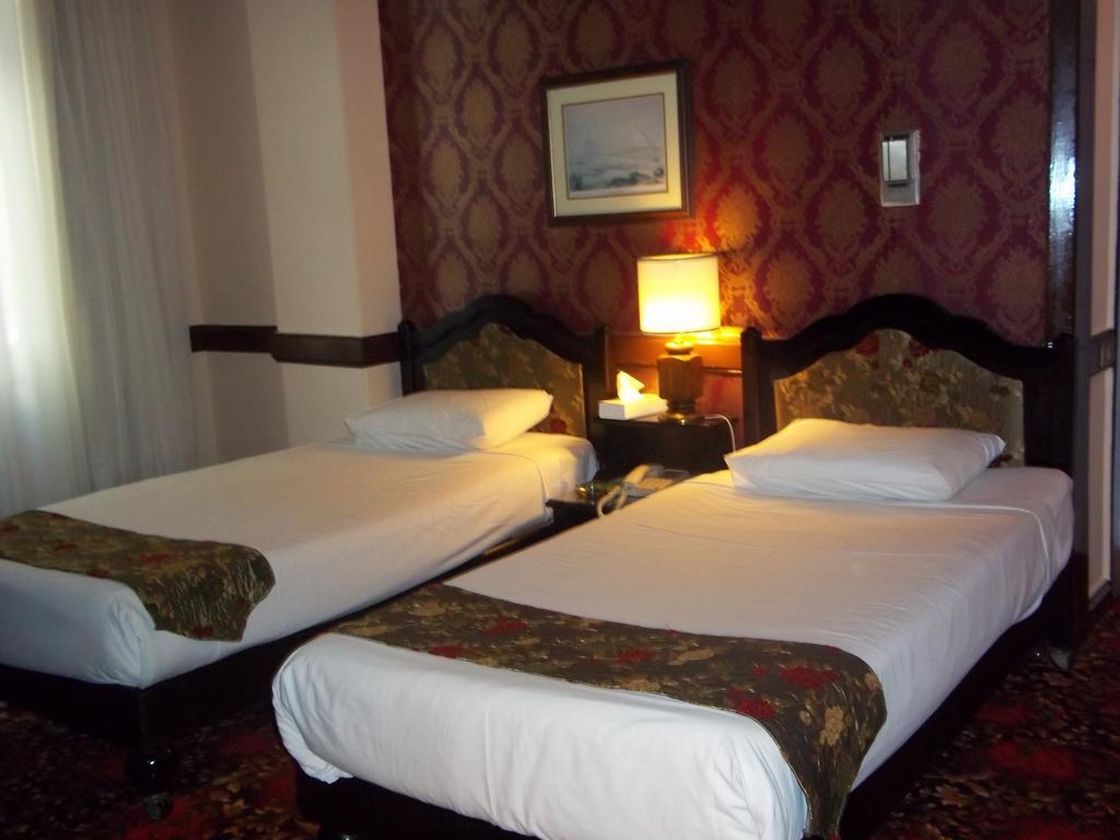 Otel Cosmopolitan 3*